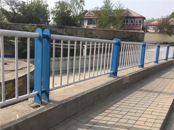 河道護欄